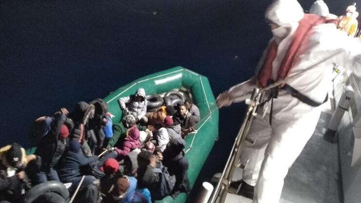Yunanistan'ın ölüme ittiği 63 düzensiz göçmen kurtarıldı
