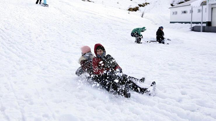 Kars'ta okullara yarın kar tatili