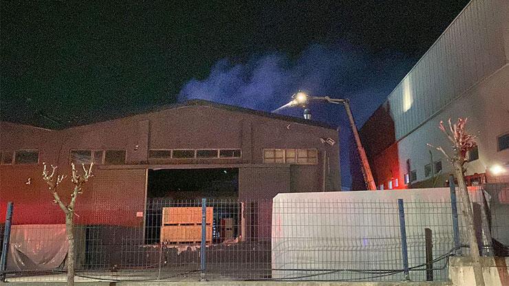 Tuzla'da mobilya fabrikasında yangın