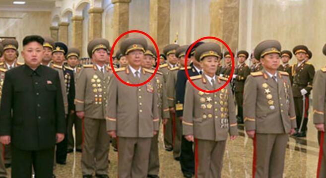 Фото корейских генералов с орденами