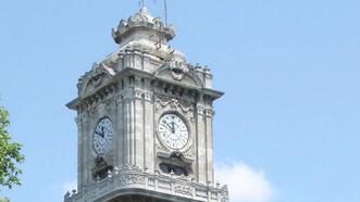 İstanbul'daki saat kulelerinin hikayesi nedir?