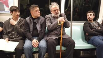 Hakan Aysev'den metroda operalı sosyal deney