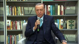 Cumhurbaşkanı Erdoğan Rami Kütüphanesi'nde gençlerle buluştu