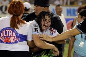 El Salvador'da futbol maçında facia: 12 ölü, yüzlerce yaralı