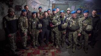 Zelenski, Vuhledar’da Ukrayna askerlerini ziyaret etti
