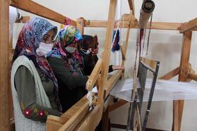 Kadınların dilinden dökülen motifler! Anadolu’da bir dokuma kültürü: Karnavas Bezi