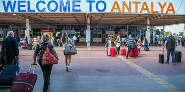 Antalya'ya turist akını! Sezona rekor başlangıç