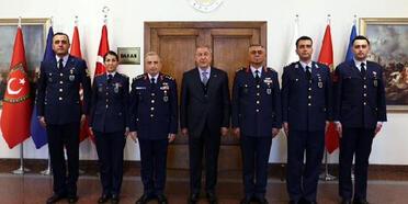 Bakan Akar, Hava Kuvvetleri Komutanı Orgeneral Gülan'ı kabul etti