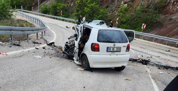 Ankara'da otomobiller kafa kafaya çarpıştı; 3 ölü, 4 yaralı