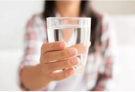 Bilim insanlarından önemli açıklama: Günde 2 litre su içmenize gerek yok!
