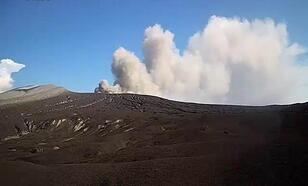 Endonezya’daki Anak Krakatau Yanardağı'nda patlama