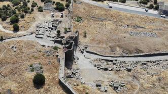 Assos'ta 2 bin 300 yıllık izler bulundu