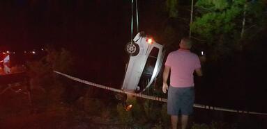 Antalya'da sır olay! Ağaçların arasında bulunan araçtan ceset çıktı