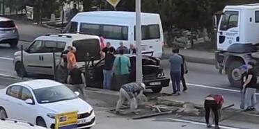 Bursa'da freni patlayan kamyon yoldan çıktı: 2 yaralı