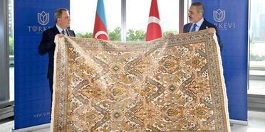 Bakan Fidan'a Azerbaycanlı mevkidaşından anlamlı hediye