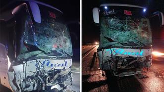 Kayseri'de otomobil ile yolcu otobüsü çarpıştı: 2 ölü, 20 yaralı