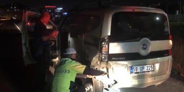 Tekirdağ’da iki otomobil çarpıştı: Tekeri sıkışan sürücüye polis yardım etti