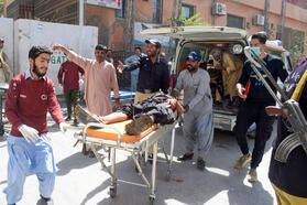 Pakistan’da çifte saldırı: 50'den fazla ölü var