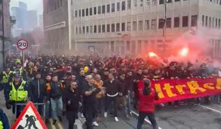 Galatasaray taraftarı Manchester sokaklarını inletti