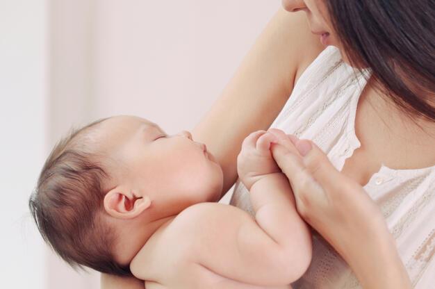 bebeklerde sik kusma hastalik belirtisi olabilir saglik haberleri