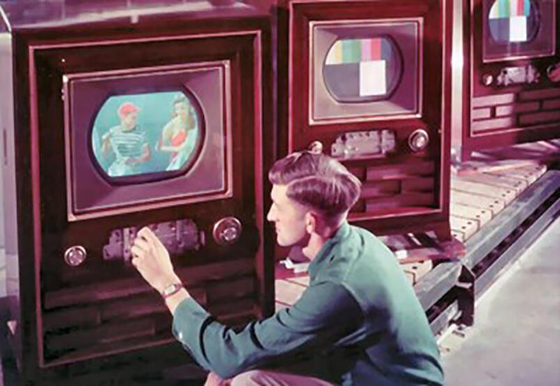 Телевизор в 5 часов. Цветное Телевидение в СССР. Первый цветной телевизор 1954. RCA CT-100 телевизор. Первое цветное телевещание 1953 США.