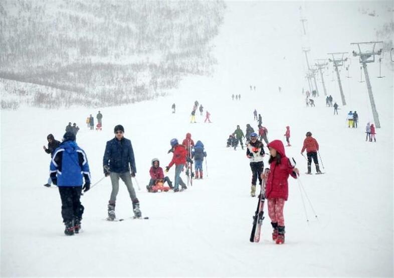 Kış turizminin yeni merkezi tatilcilerin akınına uğradı