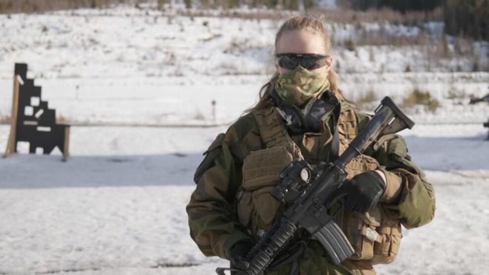 Norveç özel kuvvetler mensubu kadın askerlerin eğitimi