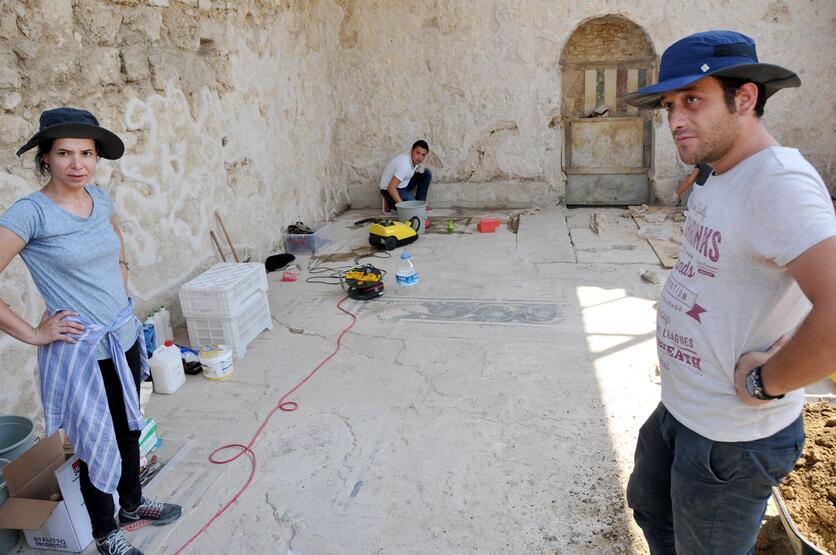 Perge Antik Kenti'nde eşsiz mozaik gün yüzüne çıkarılıyor