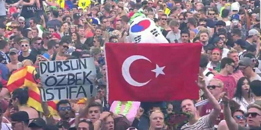 'Dursun Özbek istifa' pankartı açtı