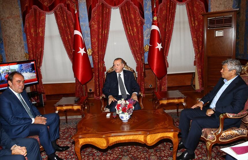 Cumhurbaşkanı Erdoğan, Demirören ve Lucescu'yu kabul etti