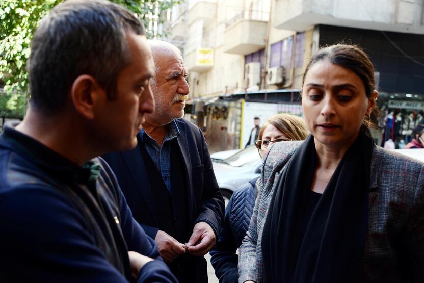 Polisten HDP'li Uca'ya: Şehidimiz var, alkış ve zılgıt istemiyoruz