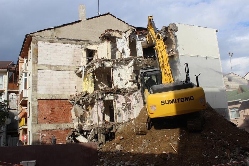 Karamürsel’de yanlışlıkla yıkılan bina onarıldı