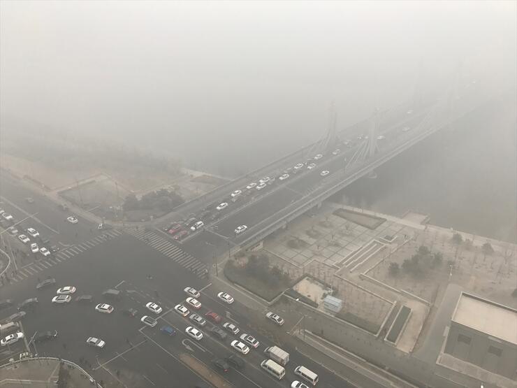 Çin'de hava kirliliği alarmı: Göz gözü görmüyor