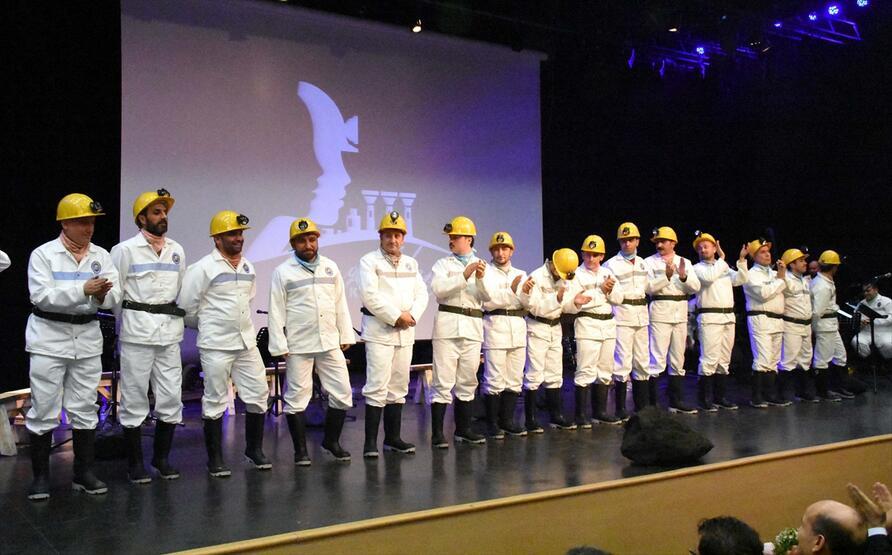 Maden işçileri korosu ilk konserini verdi