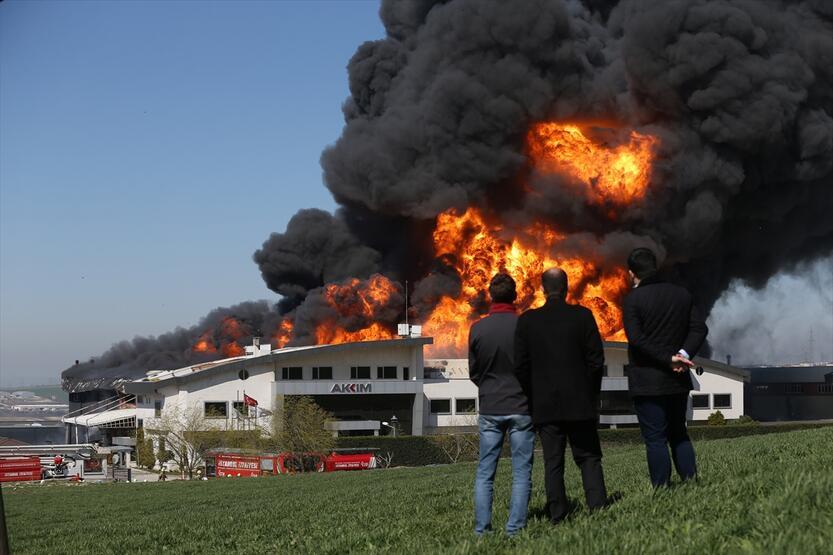 Son dakika... İstanbul'da fabrika yangını: Çok sayıda ekip sevk edildi
