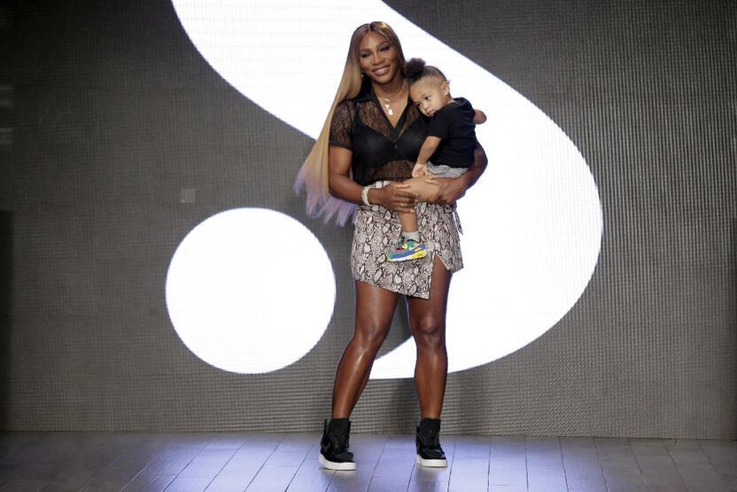 Serena Williams kızıyla podyuma çıktı