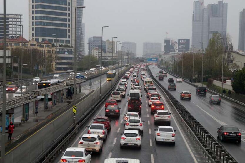İstanbul'da uzun aradan sonra trafik yoğunluğu