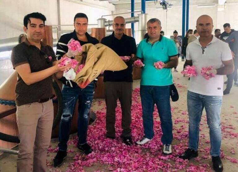 Şarkıcı Berdan Mardini, memleketi Mardin'e gül suyu fabrikası kurdu - Son  Dakika Magazin Haberleri