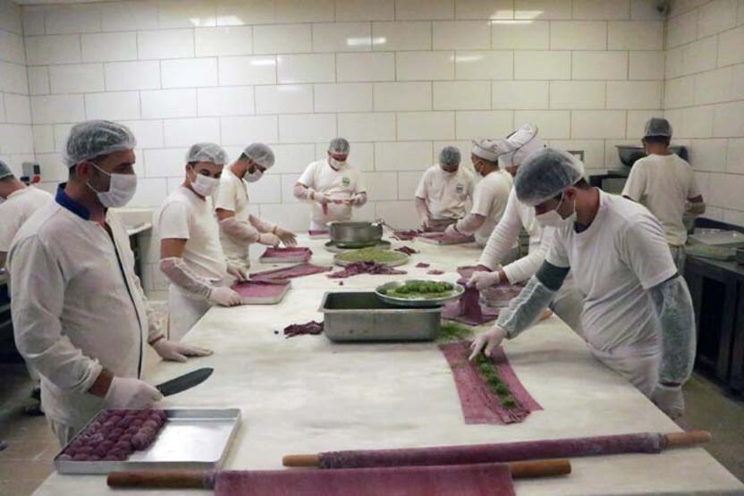 Mor baklava' üretti, siparişlere yetişemiyor! Kilosu 100 TL - Gazete  Haberleri