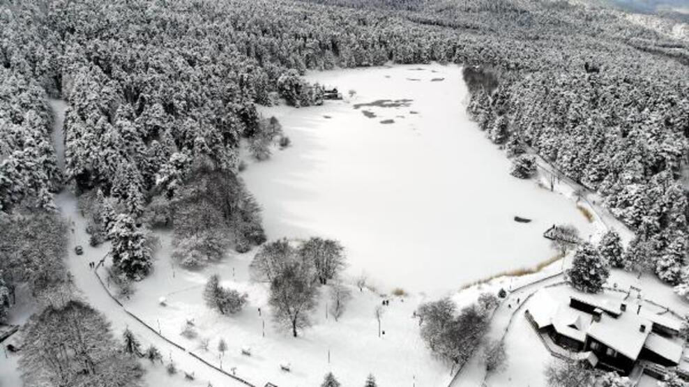 Masal gibi görüntüler: Gölcük Tabiat Parkı'nda göl buz tuttu
