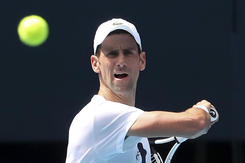 Sırp raket Novak Djokovic, Avustralya'da gözaltına alındı
