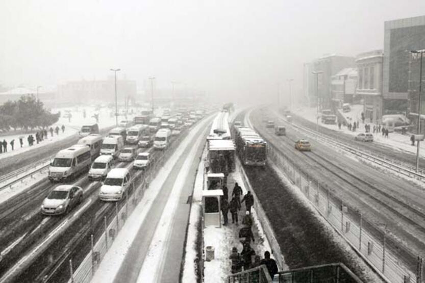 AKOM'dan İstanbul için kar uyarısı: "Cuma akşamından geleceği, 4-5 gün süreceği tahmin ediliyor"