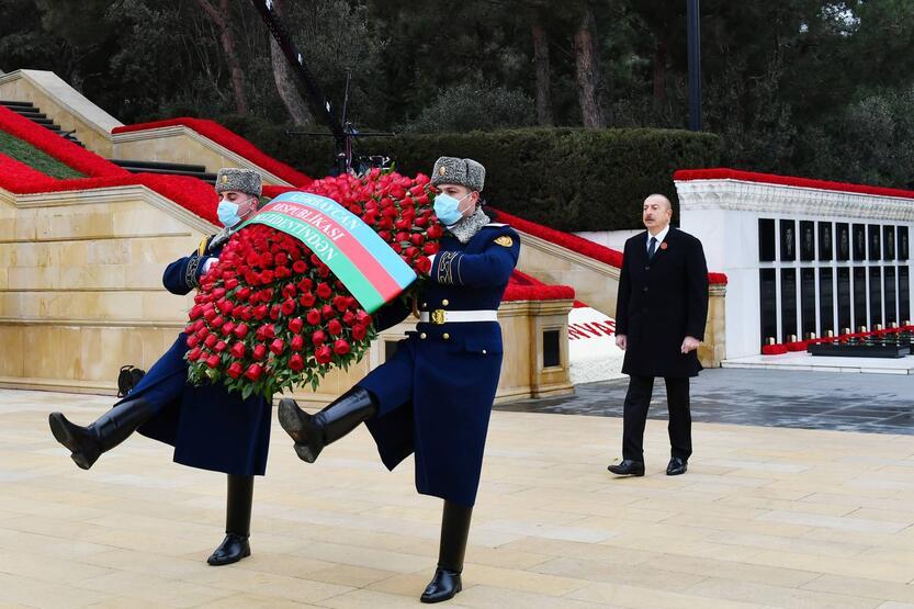 Azerbaycan'da 20 Ocak katliamının kurbanları anıldı