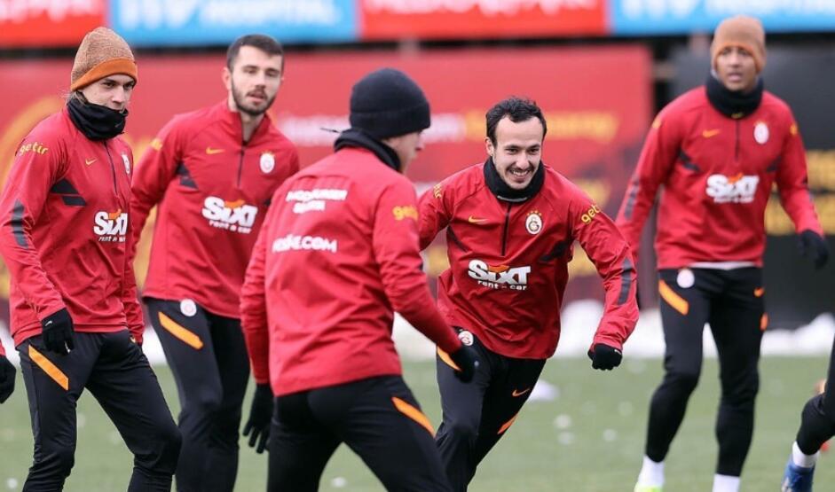 Galatasaray'da iki ayrılık açıklandı
