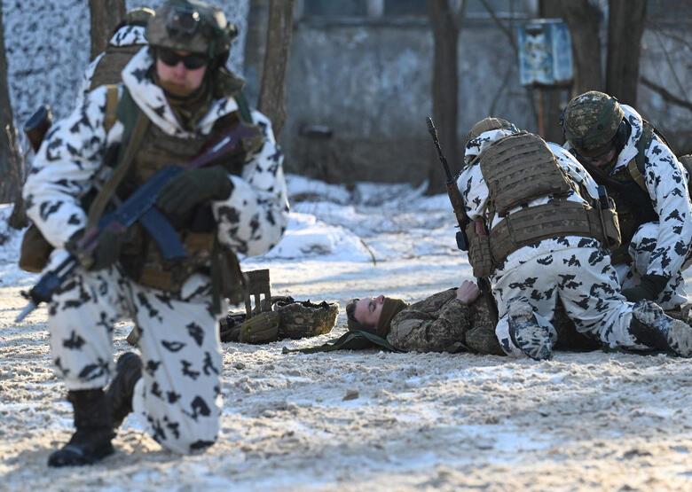 Sıcaklık -20 derece! Rus askerleri ölümle burun buruna