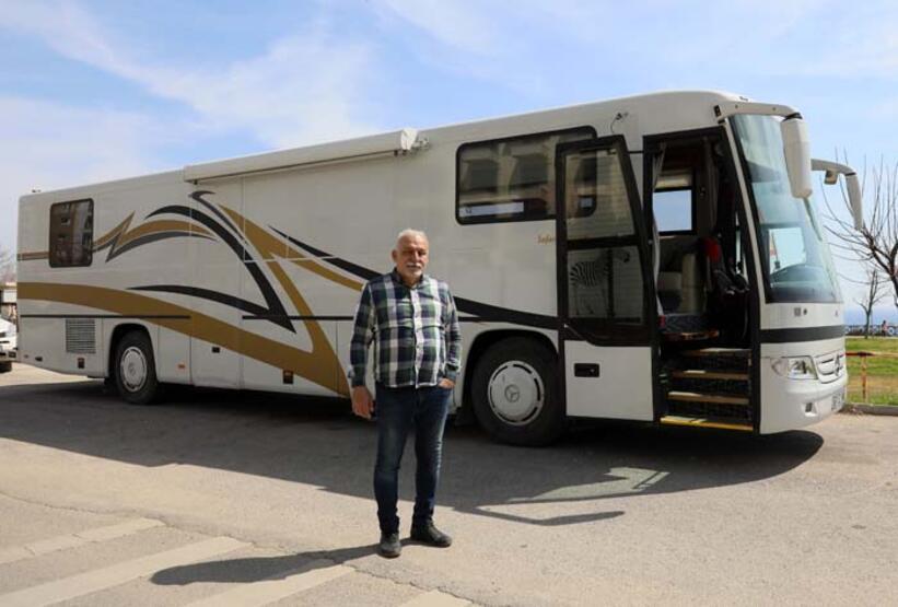Karavana çevirdiği yolcu otobüsüyle Türkiye turuna çıktı! 'Artık eve gitmiyorum'