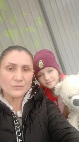 Ukraynalı anne ve kızına sosyal medyadan ulaştı! Samsun'da duygusal buluşma