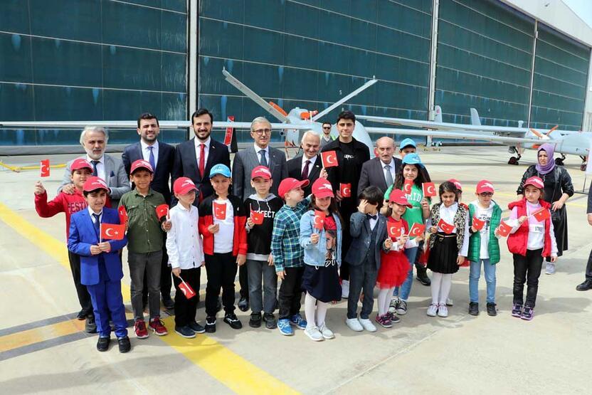 TUSAŞ'ta 23 çocuğa helikopter turu
