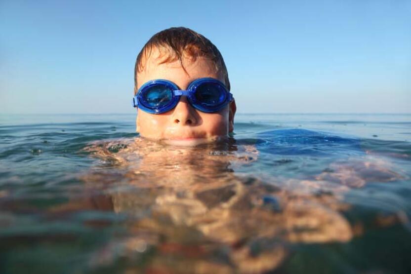 Uzmanı uyardı: Havuz ve deniz göz enfeksiyonu riskini artırıyor