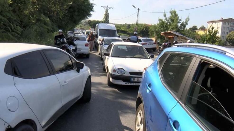 Ustaosmanoğlu'nun vefat haberini alanlar Beykoz'daki evinde toplandı